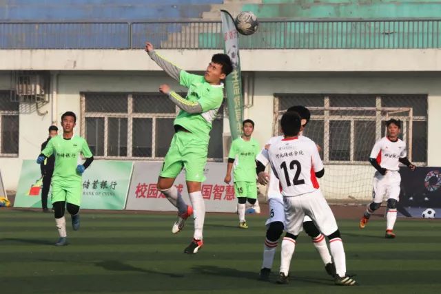 吉隆口岸方向全面禁止社会车辆通行